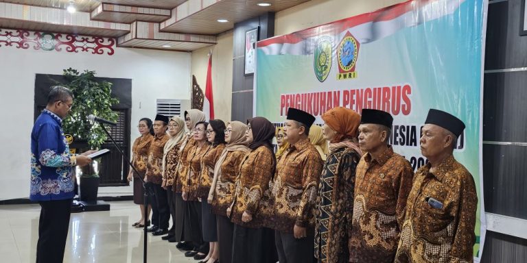 Pj Wali Kota Kukuhkan Pengurus Pwri Masa Bakti Zona Kota